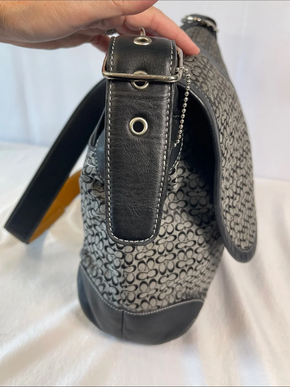 Coach  G3K-5706 1993 Vintage Small C Signature Messenger Saddle Bag